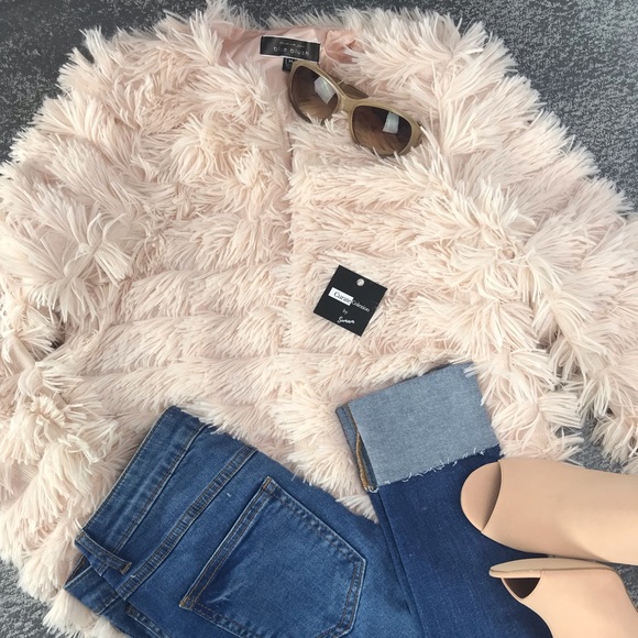 🔥LAST ONE SALE🔥 Light Pink Faux Fur Coat - Picture 2 of 7